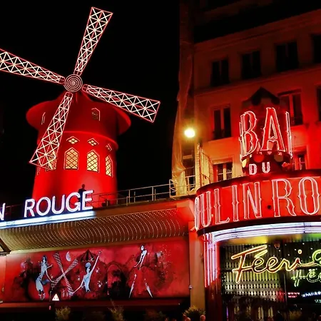 Charming Near Moulin Rouge *